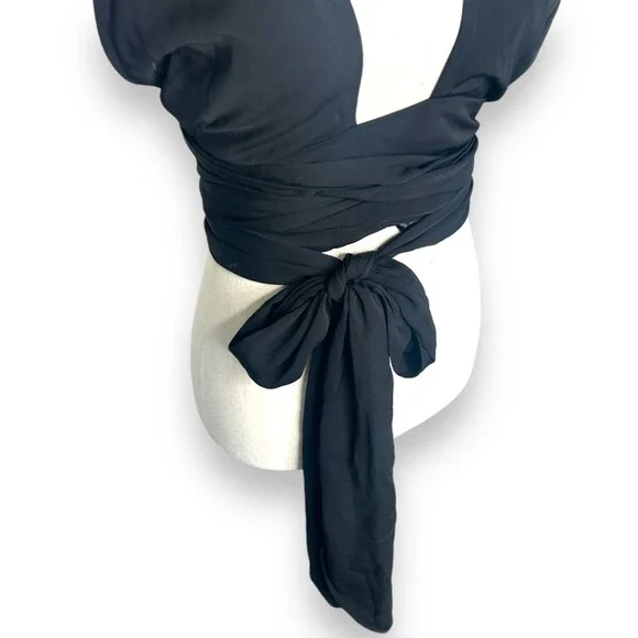 superdown Black Halter Crop Top - Picture 7 of 12